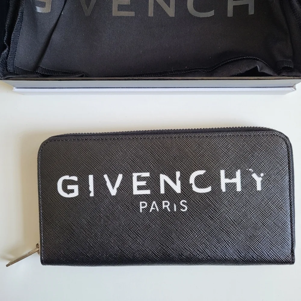 Givenchy Iconic 